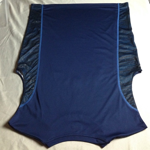 NFL CHARGERS FOOTBALL EXCELLENT BEAUTIFUL TOP TANK - Picture 4 of 4